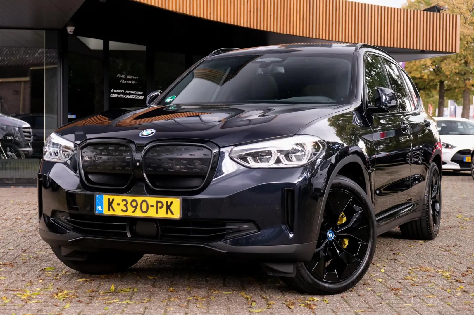 BMW iX3 High Executive 80 kWh/M-Pakket/SoH97%/ACC/Pano/HK/ Schwarz - 1