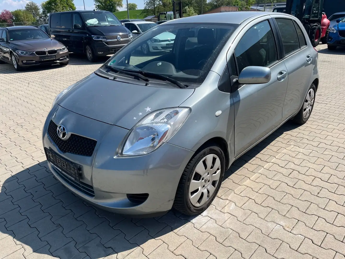 Toyota Yaris Sol 1.3 I-VVTi 5trg,Klima,8-fach,1.Hand, Silber - 2