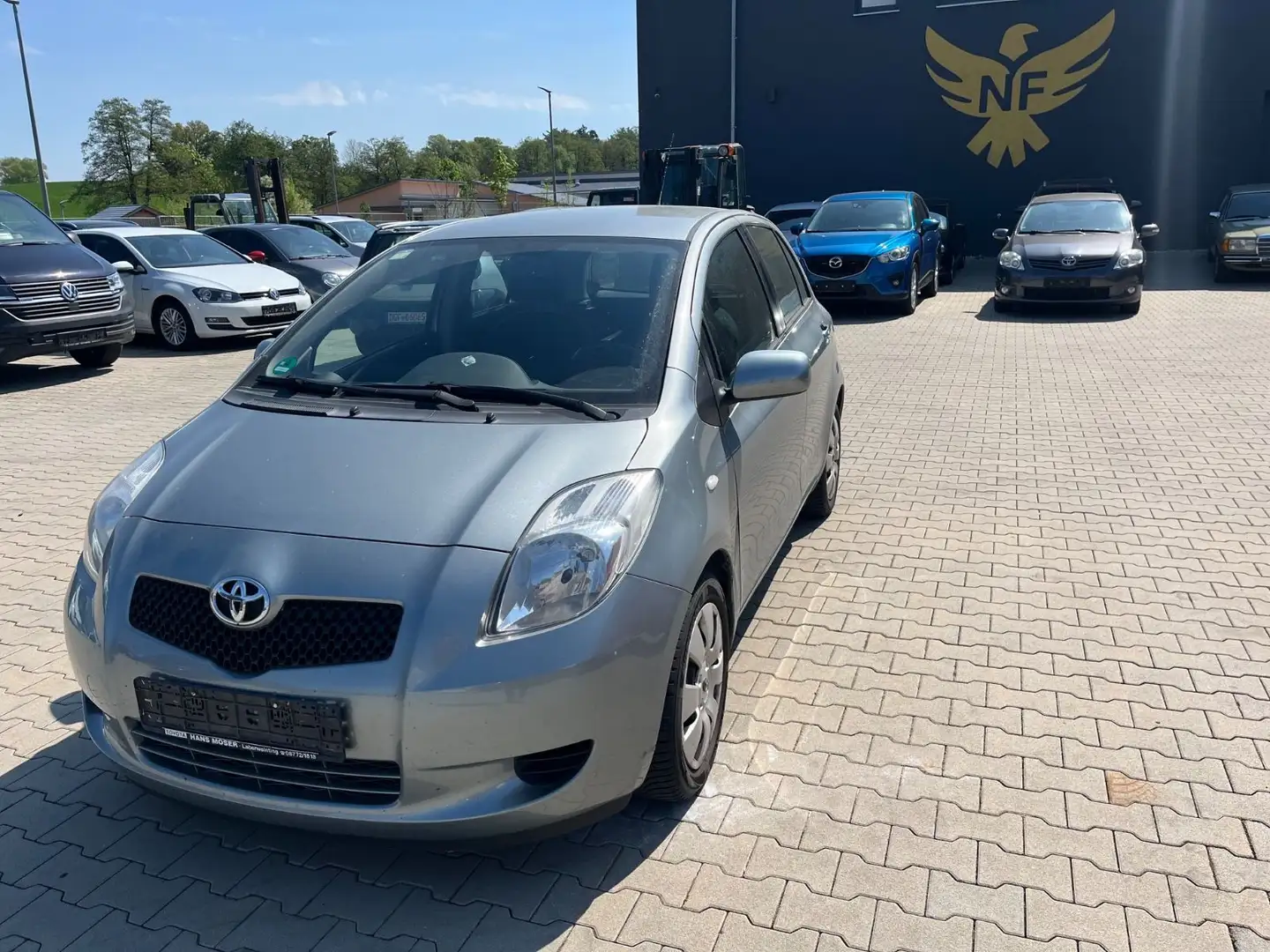 Toyota Yaris Sol 1.3 I-VVTi 5trg,Klima,8-fach,1.Hand, Silber - 1