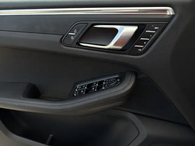 Porsche Macan view 14