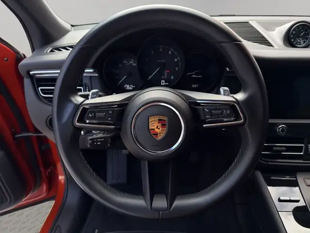 Porsche Macan view 15