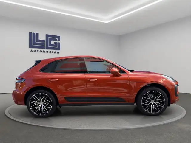 Porsche Macan view 4