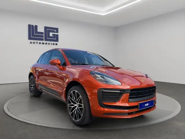 Porsche Macan view 3