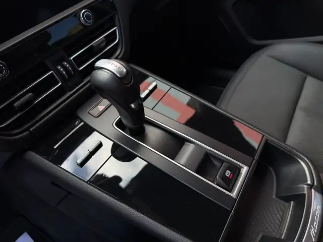 Porsche Macan view 12