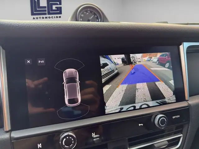 Porsche Macan view 13