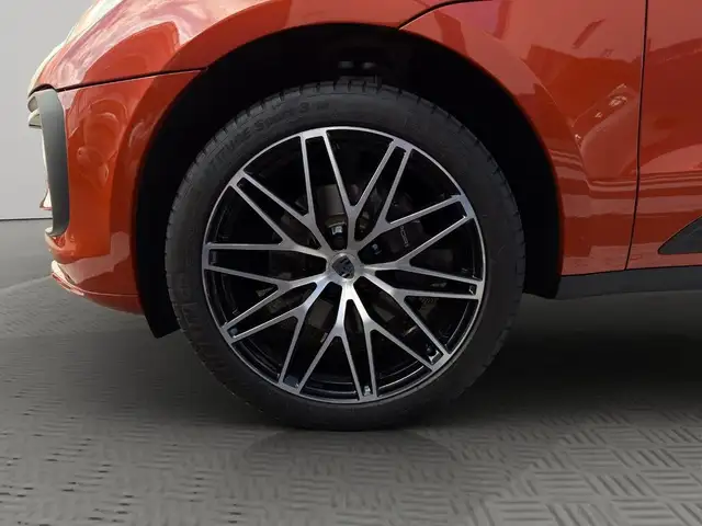 Porsche Macan view 9