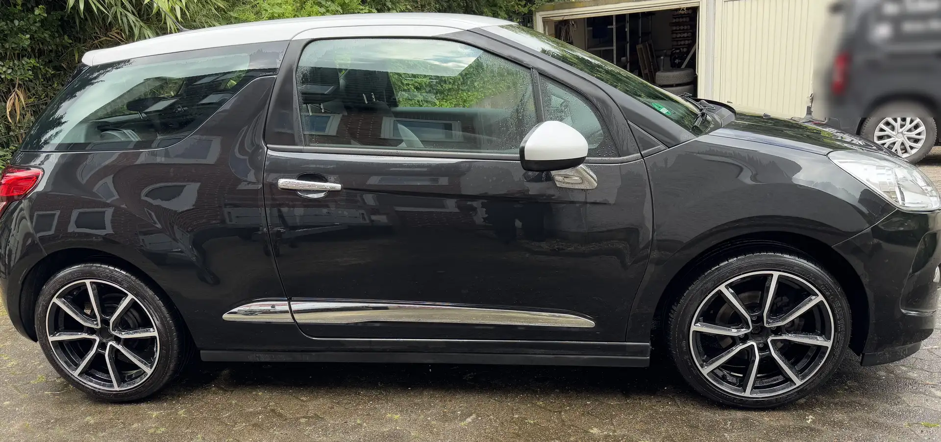 Citroen DS3 DS3 VTi 95 Chic Schwarz - 1