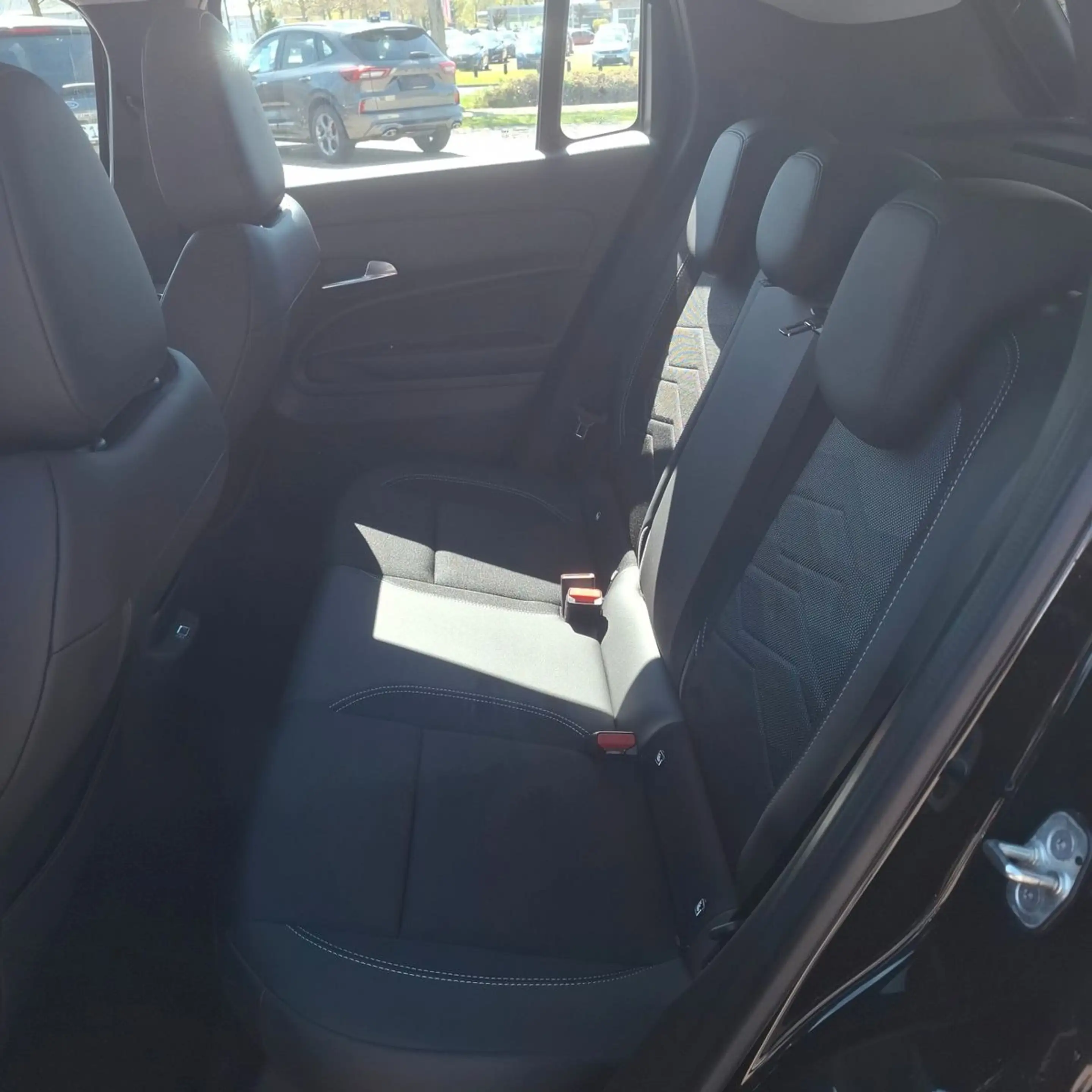 Jeep Avenger Altitude — photo 11