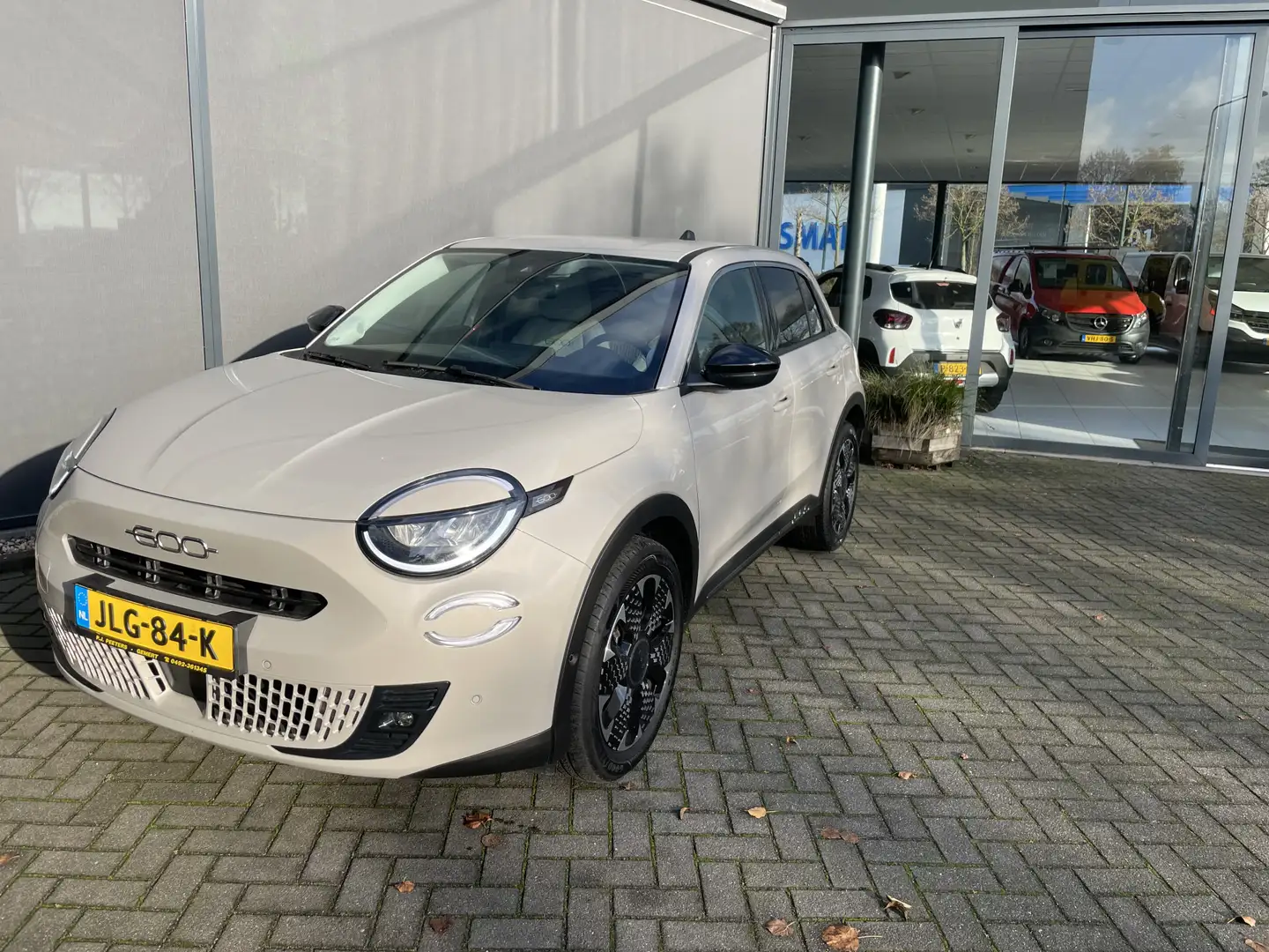Fiat 600 1.2 Hybrid La Prima 136 pk Achteruitrijcamera - Ai Grijs - 2