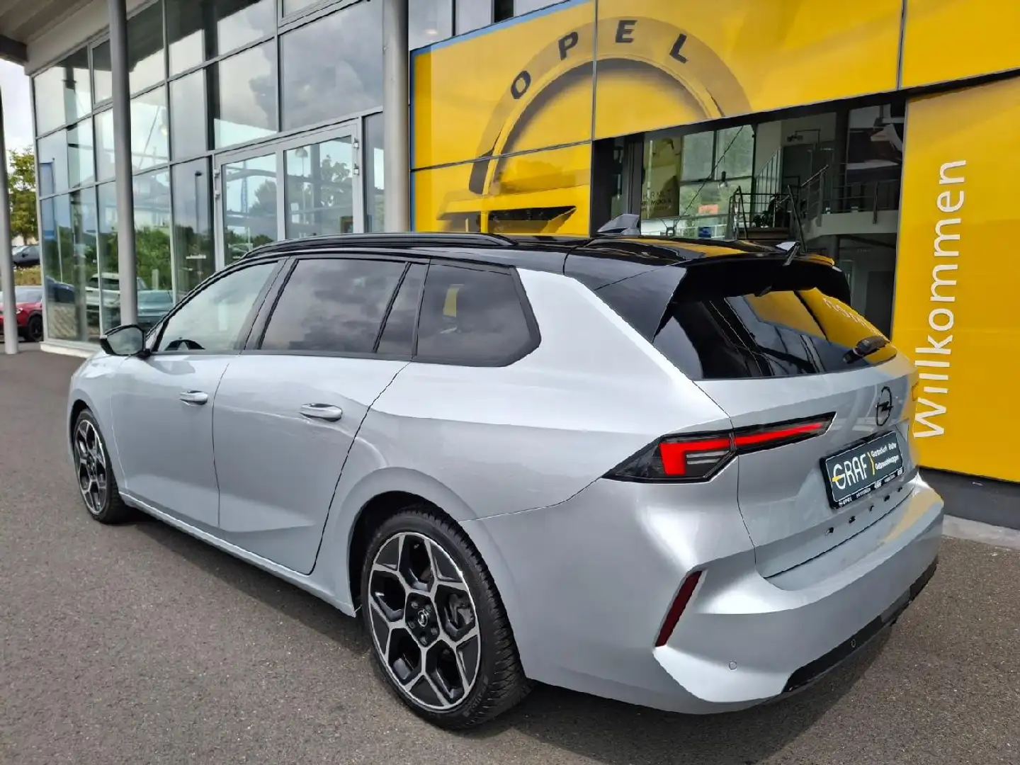 Opel Astra Astra ST*Ultimate Paket*AT8*GSD*NAVI*LEDER* Silber - 2