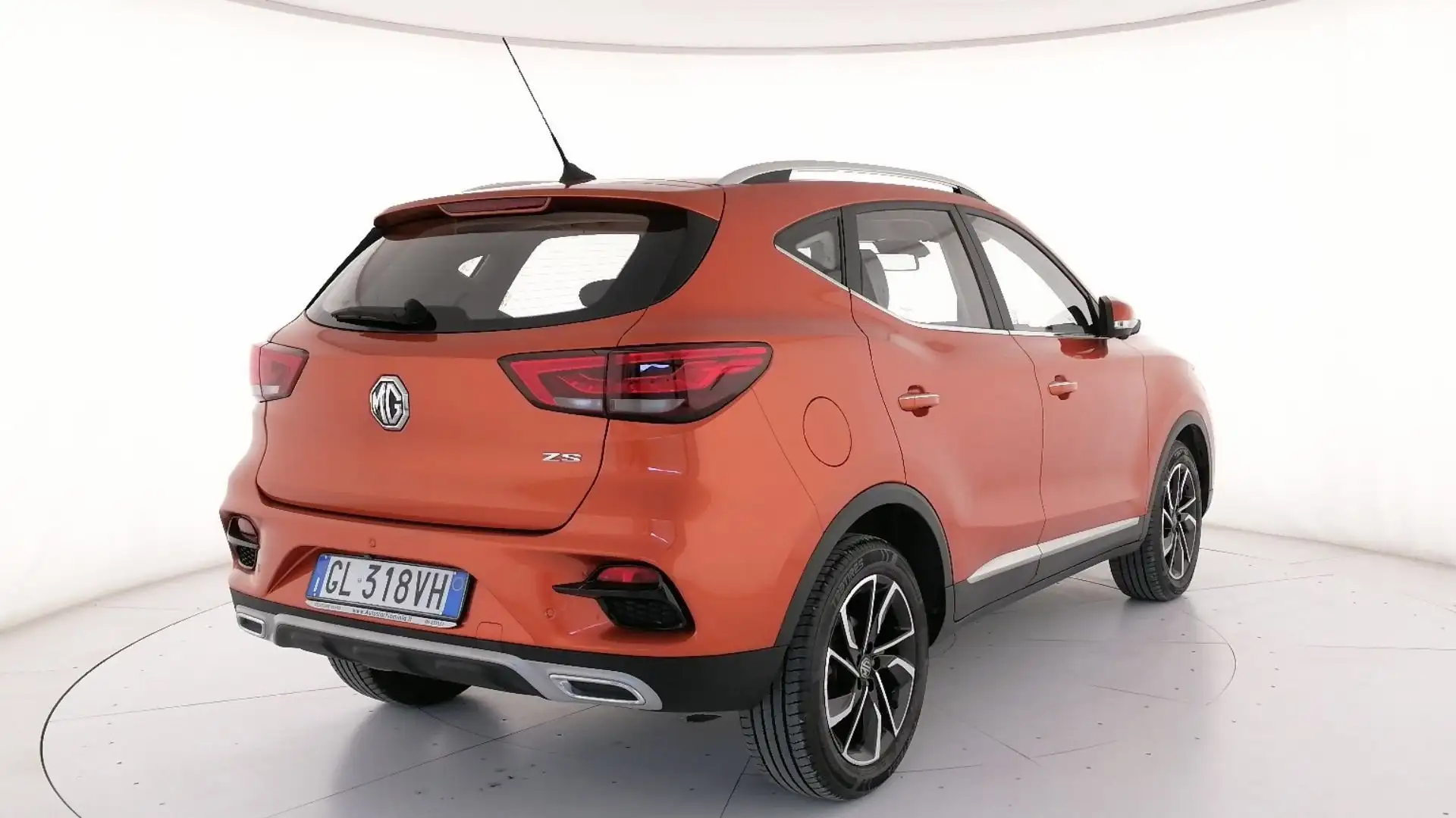 MG ZS 1.5 Luxury Naranja - 2