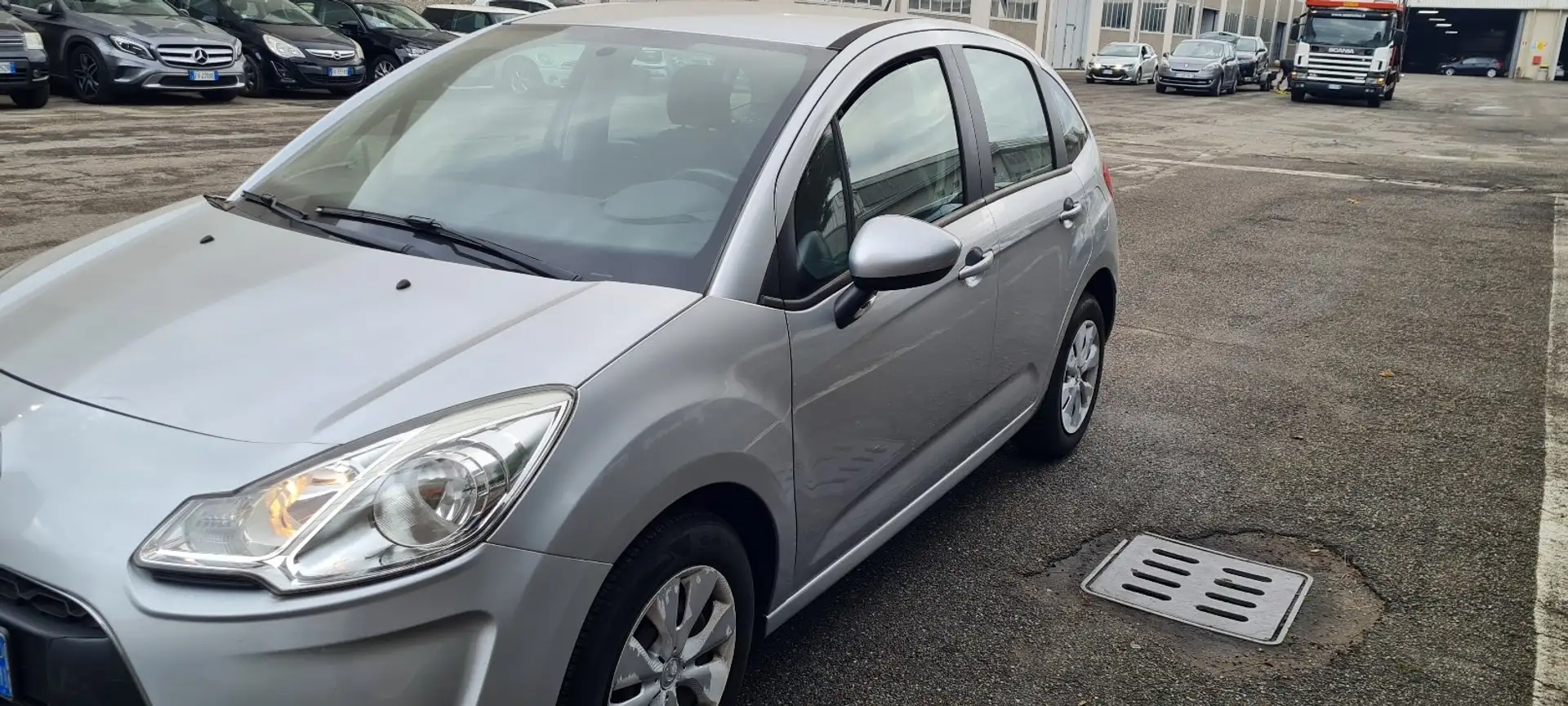 Citroen C3 1.2 vti Exclusive 82cv Gris - 2
