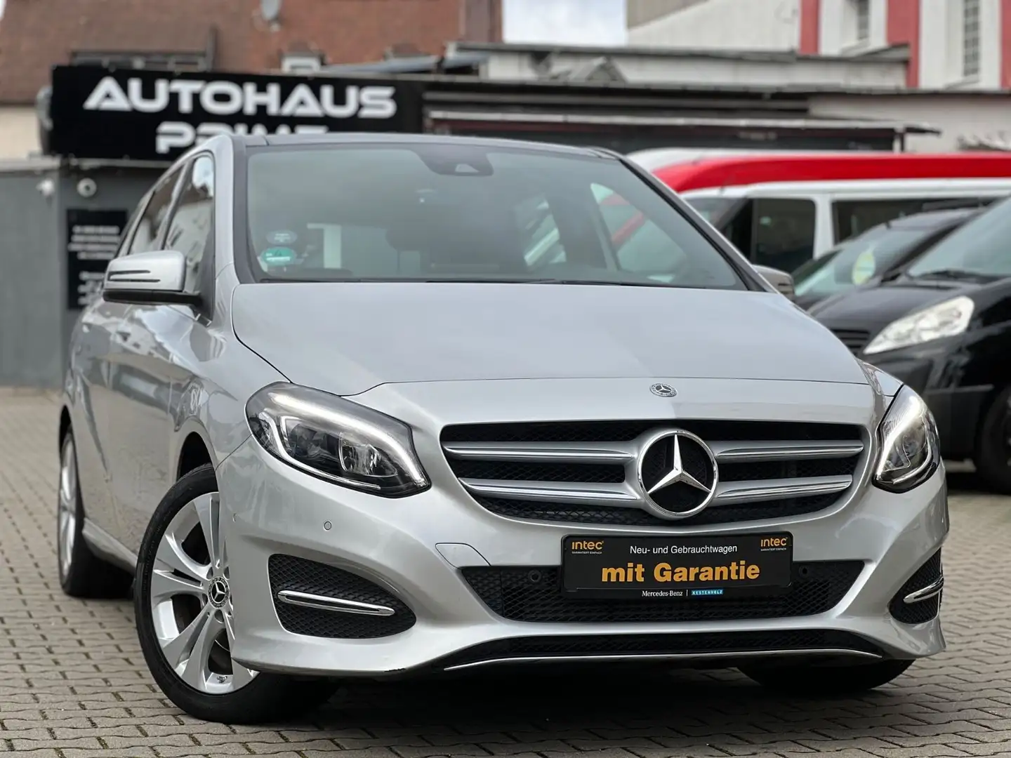 Mercedes-Benz B 200 +AUTOMATIK+LED+AHK+NAVI+PDC+SHZ+SH+LEDER+SD Silber - 1