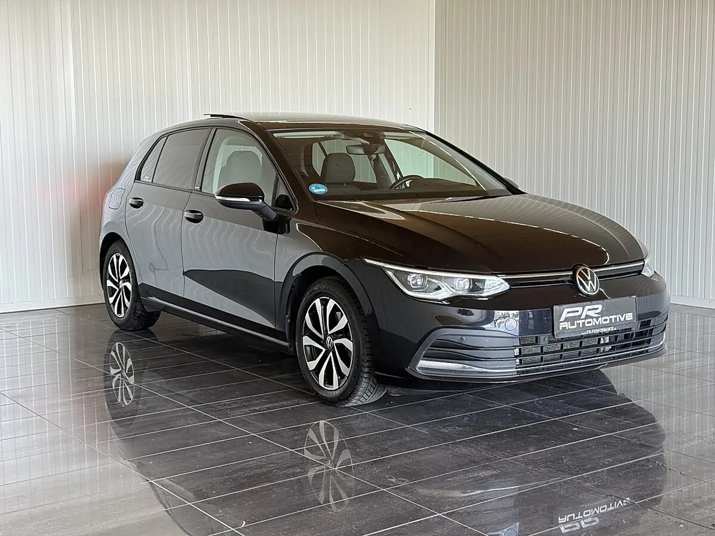 Volkswagen Golf VIII 2.0 TDI Active HEADUP*AHK*PANO*VOLL Schwarz - 2