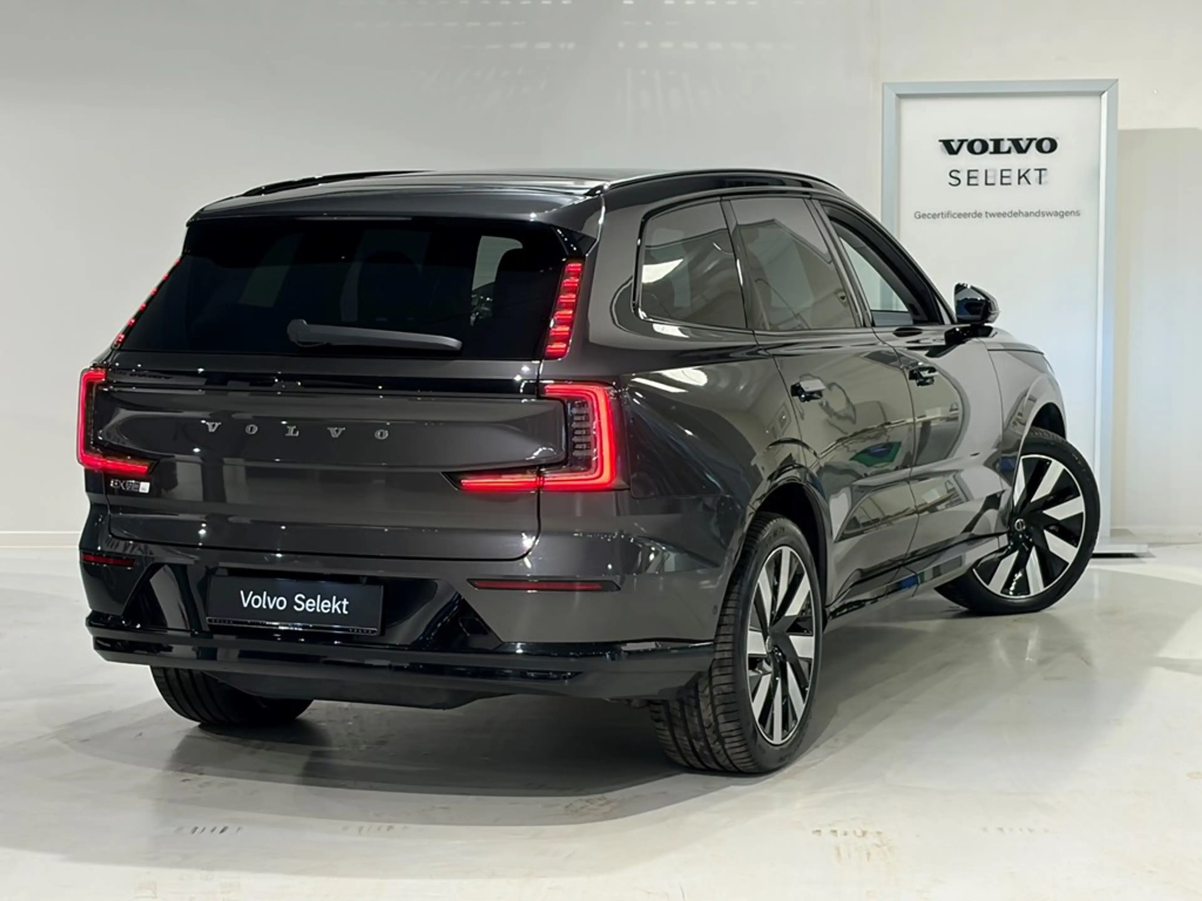 Volvo EX90 Ultra Twin Motor + LUCHTVERING/B&W — photo 2