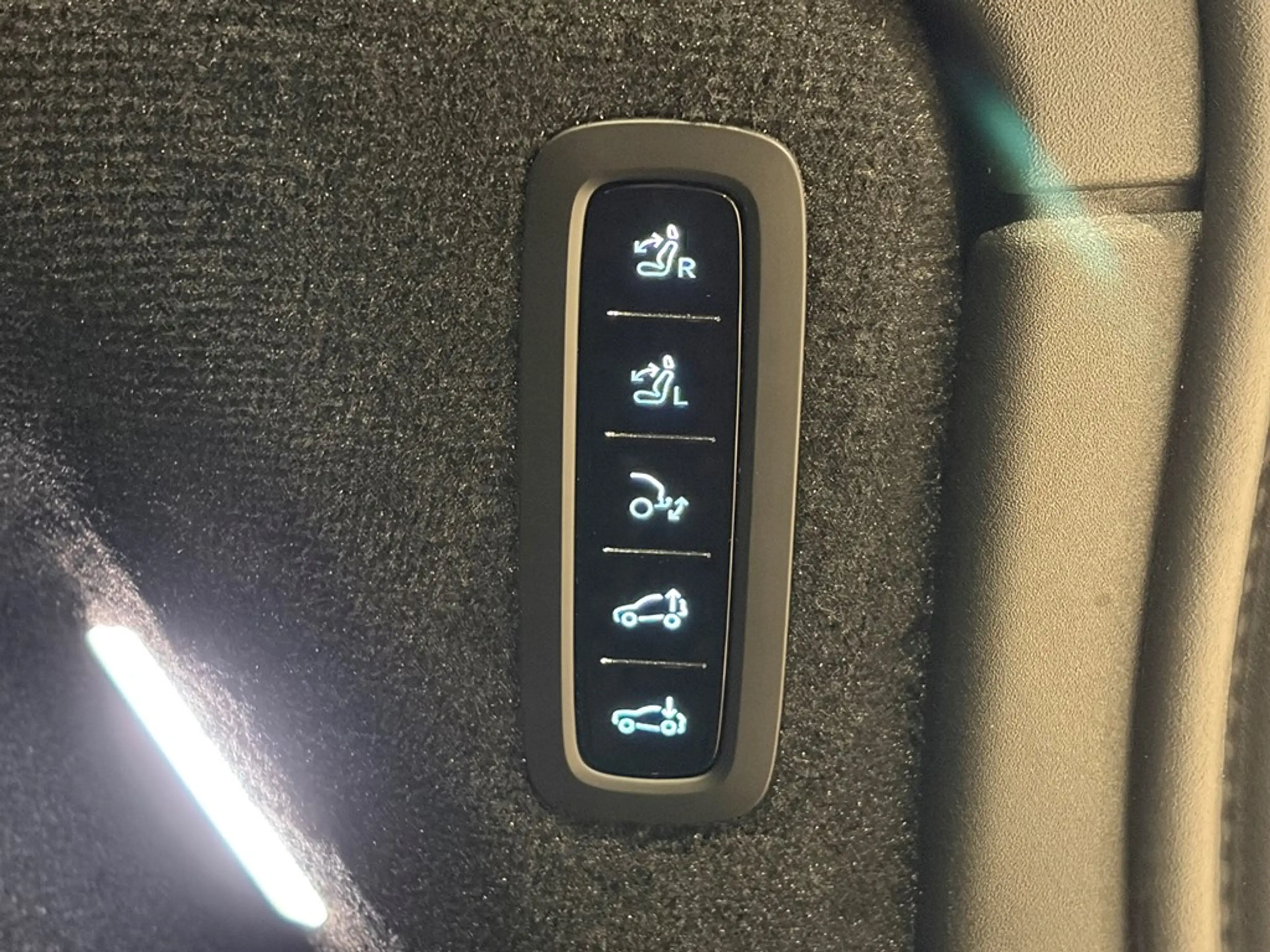 Volvo EX90 Ultra Twin Motor + LUCHTVERING/B&W — photo 12