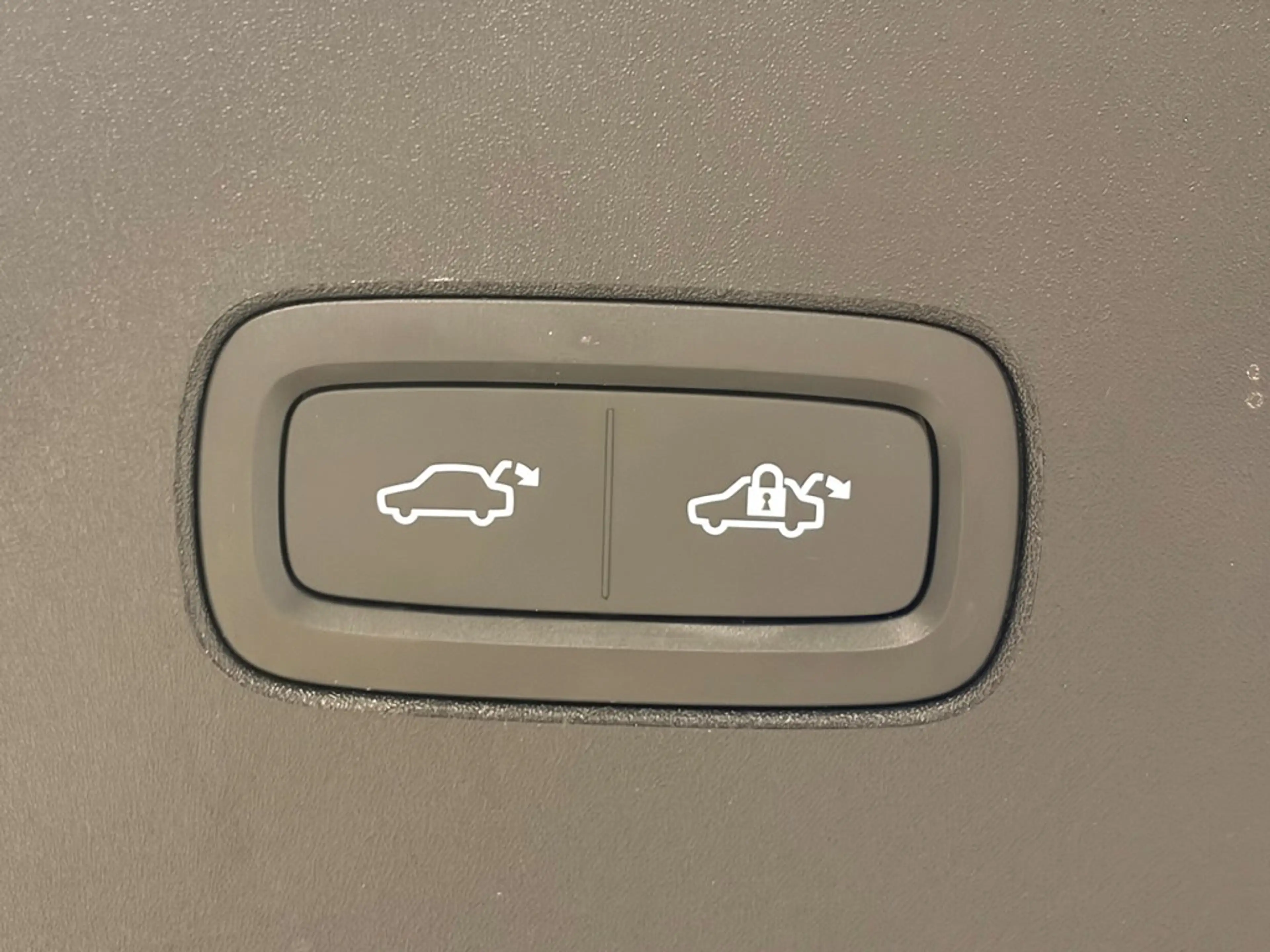Volvo EX90 Ultra Twin Motor + LUCHTVERING/B&W — photo 13