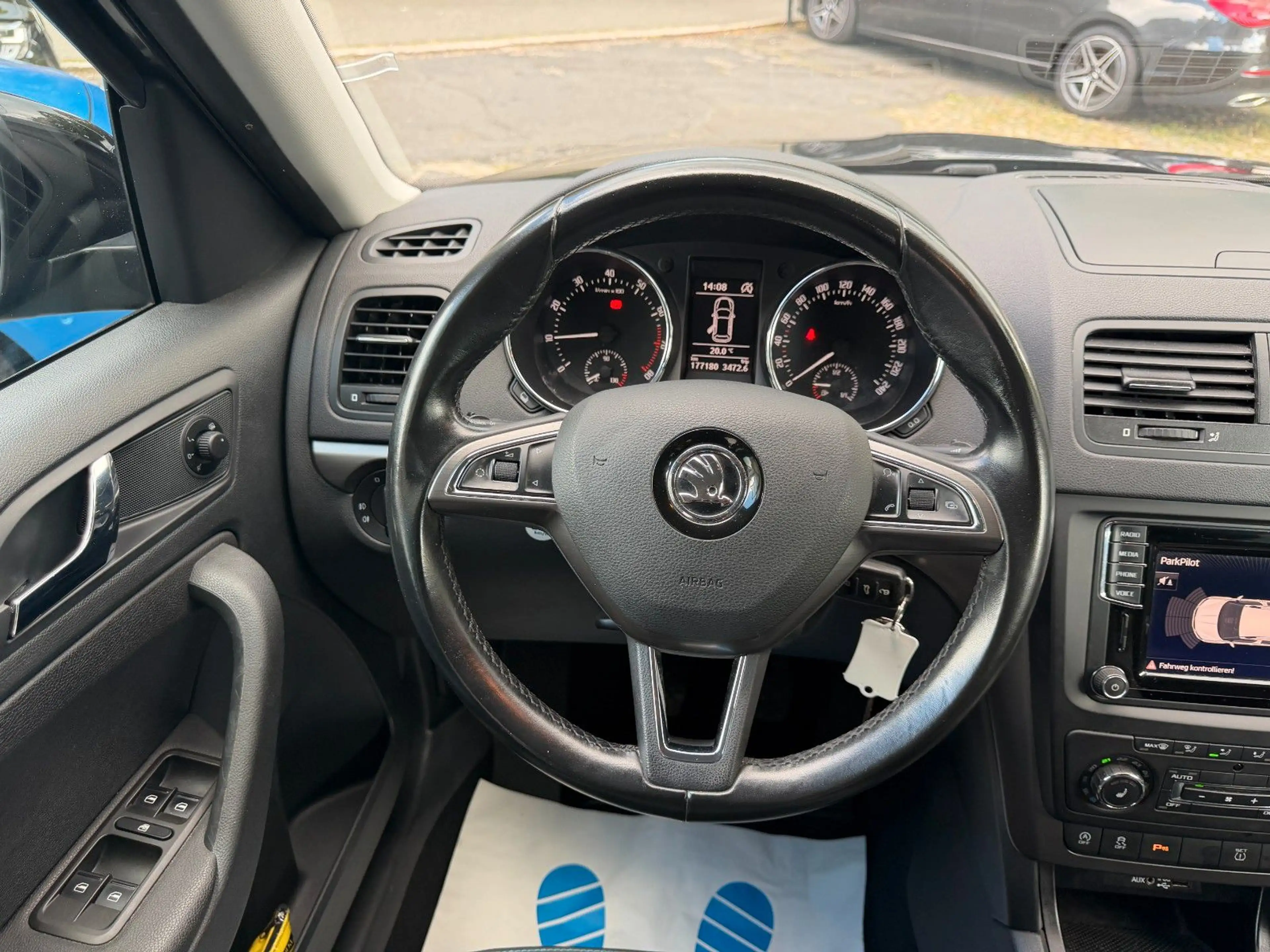 Skoda Yeti Joy NAVI/TEMPOMAT/BIXENON/SHZ/PDC — photo 14