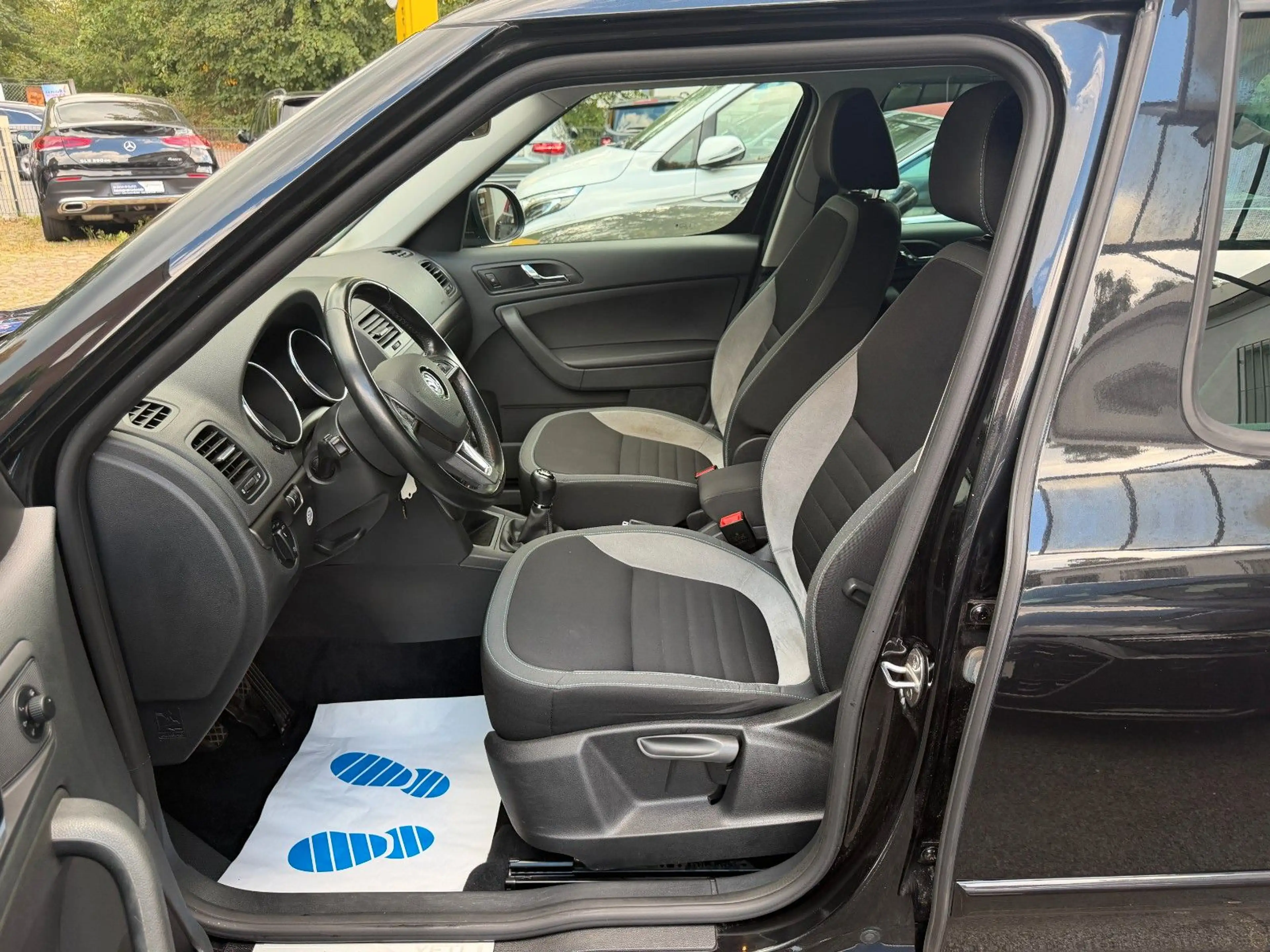 Skoda Yeti Joy NAVI/TEMPOMAT/BIXENON/SHZ/PDC — photo 11