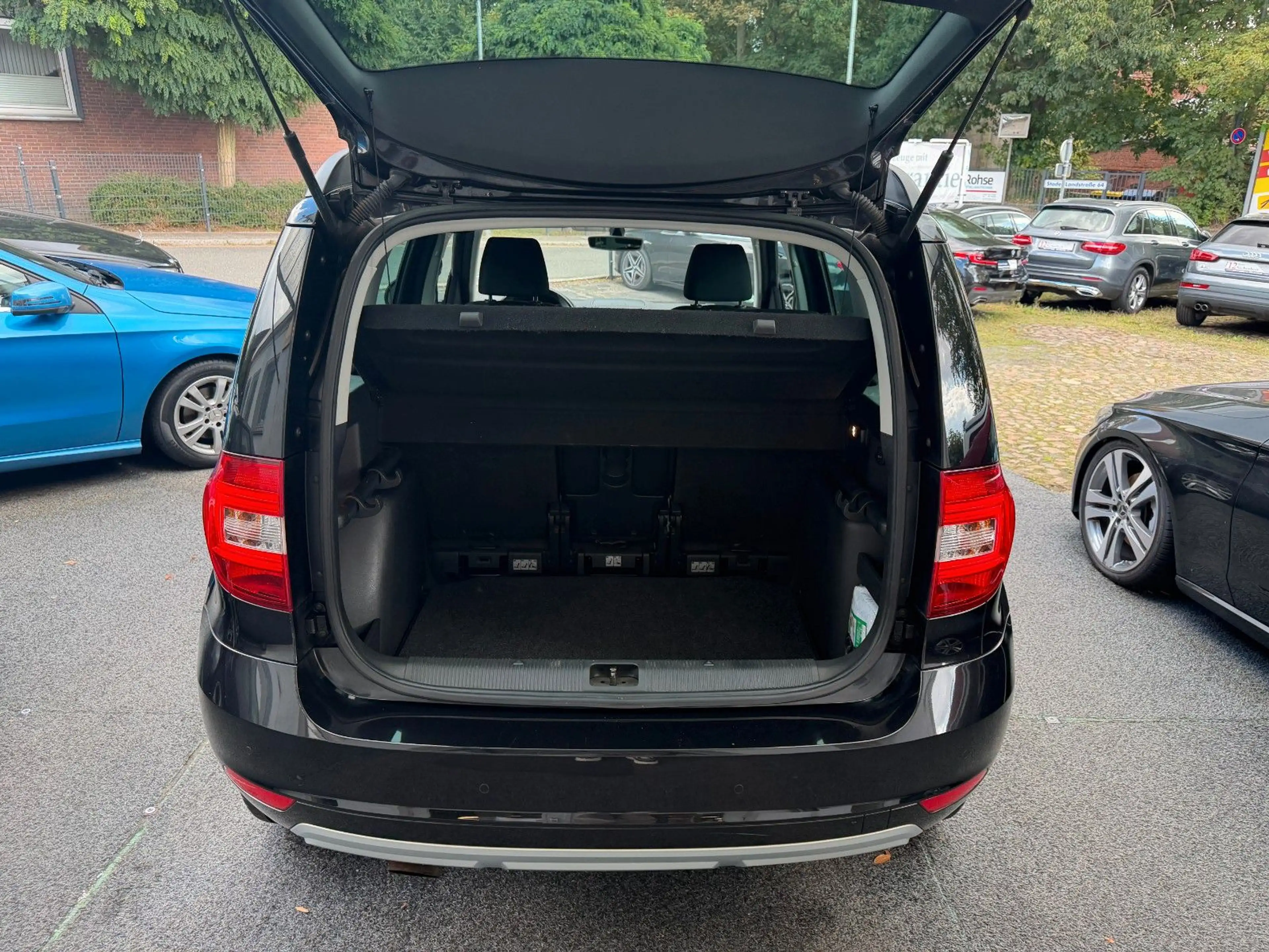 Skoda Yeti Joy NAVI/TEMPOMAT/BIXENON/SHZ/PDC — photo 9