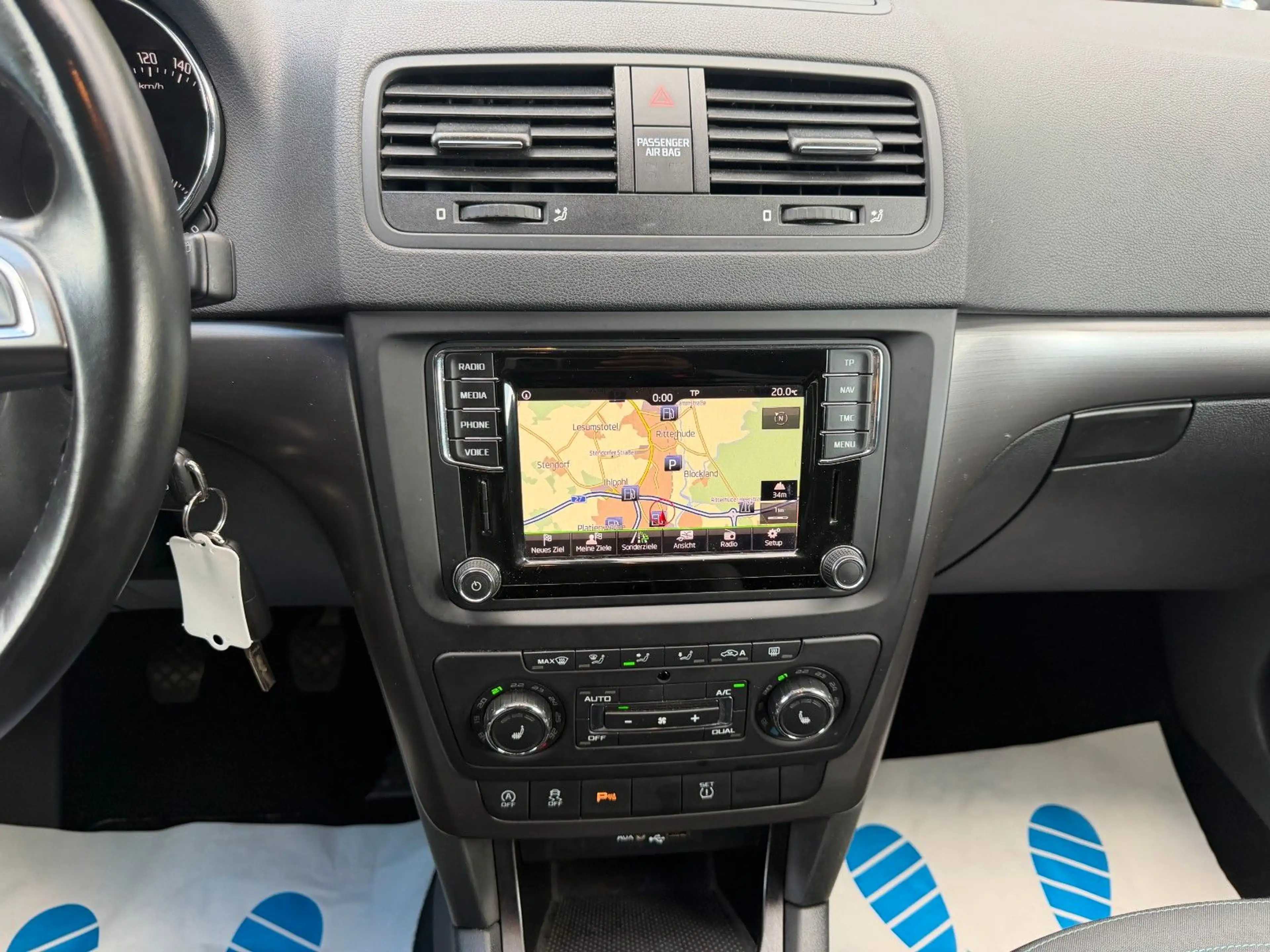 Skoda Yeti Joy NAVI/TEMPOMAT/BIXENON/SHZ/PDC — photo 15