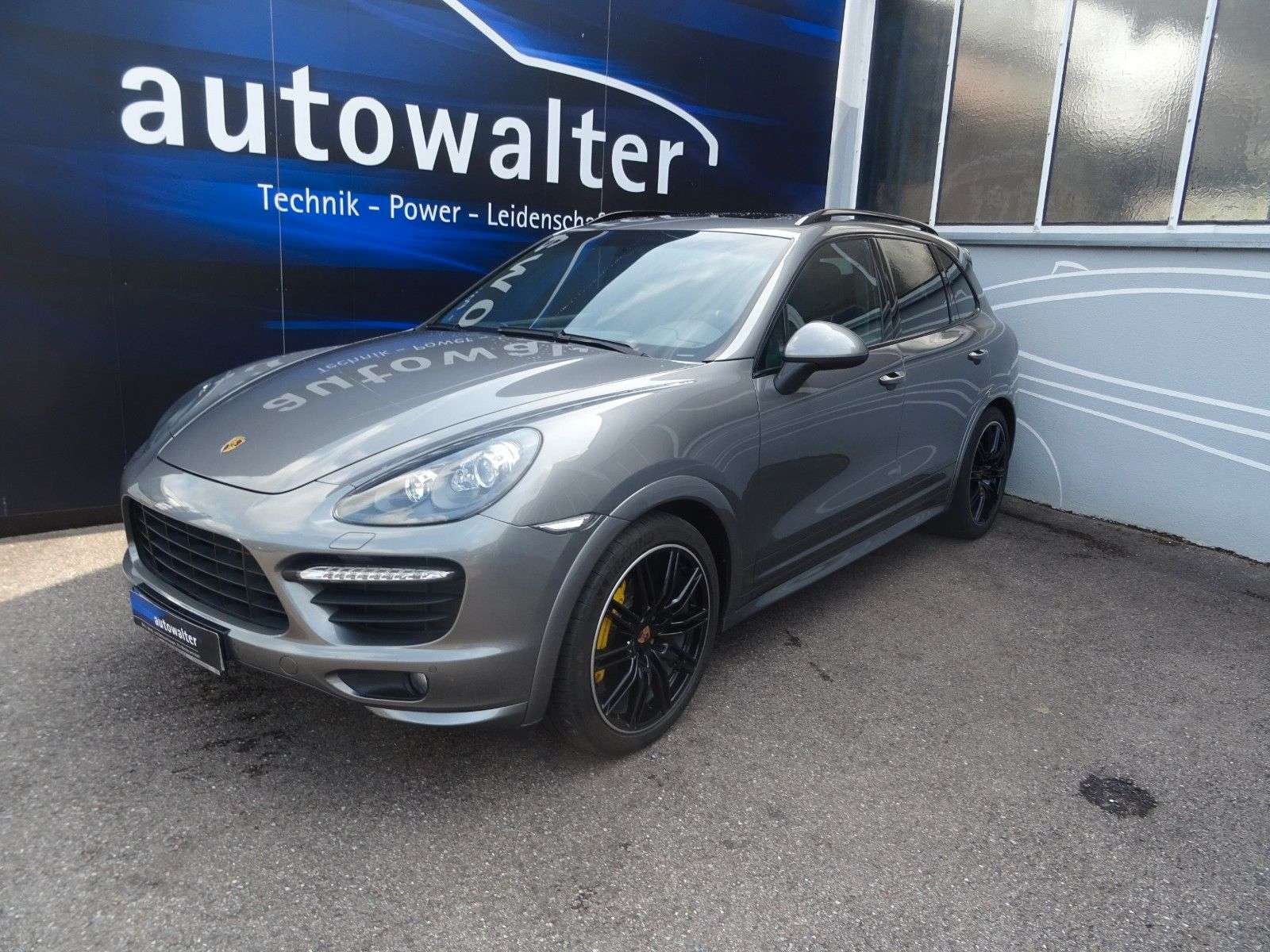 Second hand Porsche Cayenne 