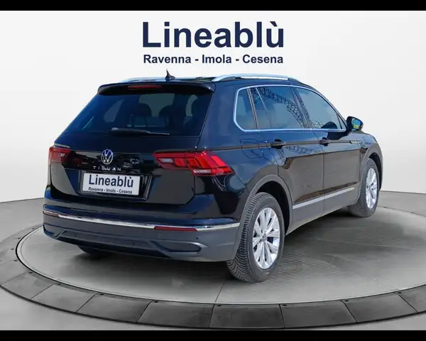 Volkswagen Tiguan view 5