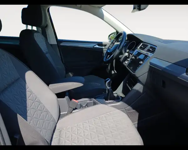 Volkswagen Tiguan view 15