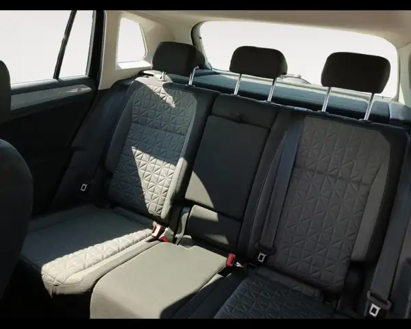 Volkswagen Tiguan view 13