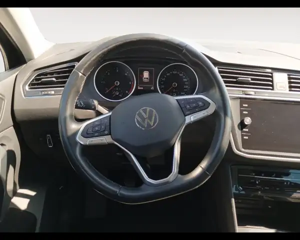 Volkswagen Tiguan view 12
