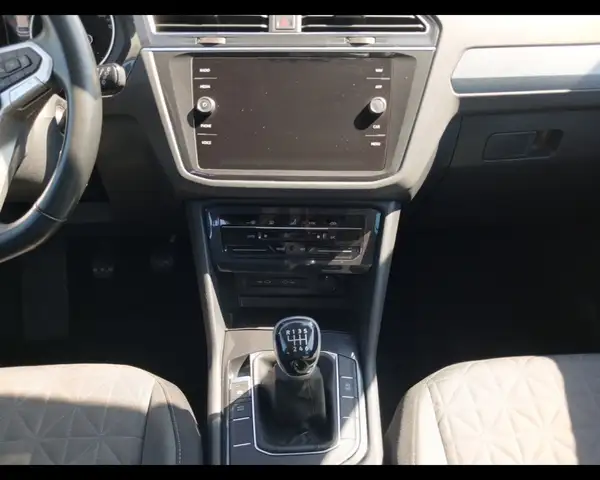 Volkswagen Tiguan view 11