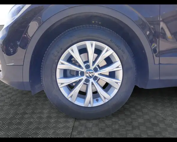 Volkswagen Tiguan view 14