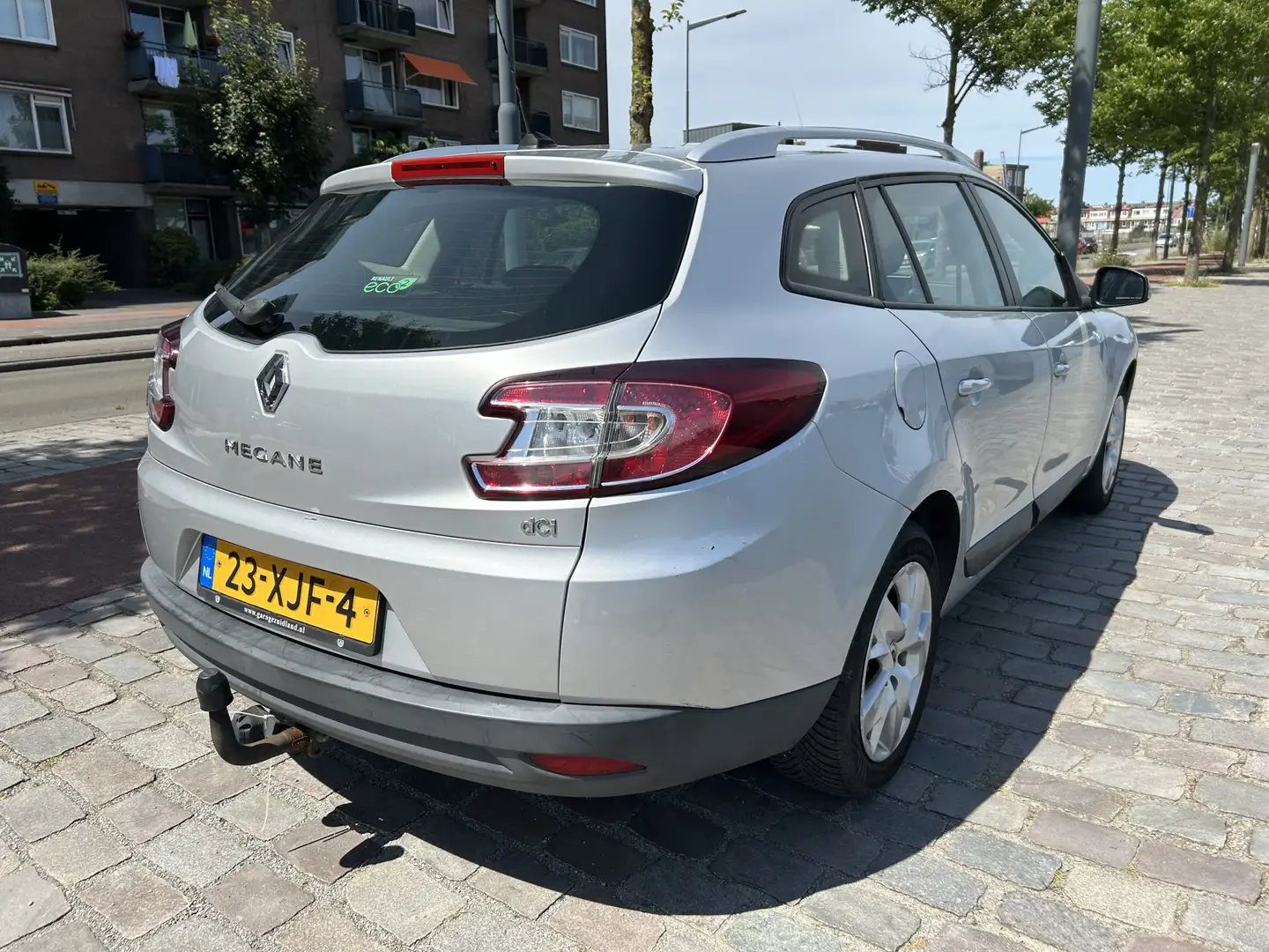 Renault Megane Estate 1.5 dCi Expression airco apk navigatie Grijs - 2
