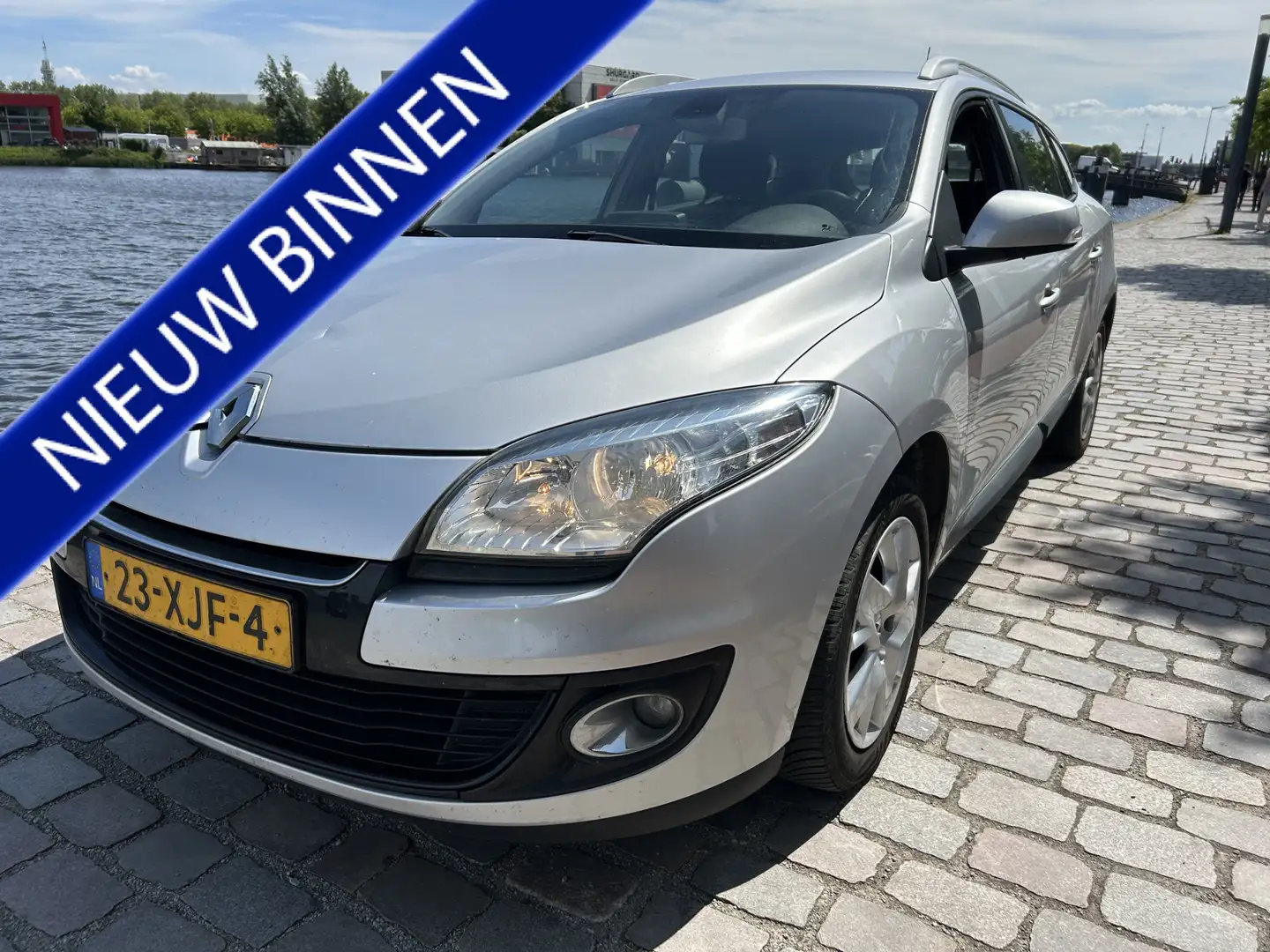 Renault Megane Estate 1.5 dCi Expression airco apk navigatie Grijs - 1
