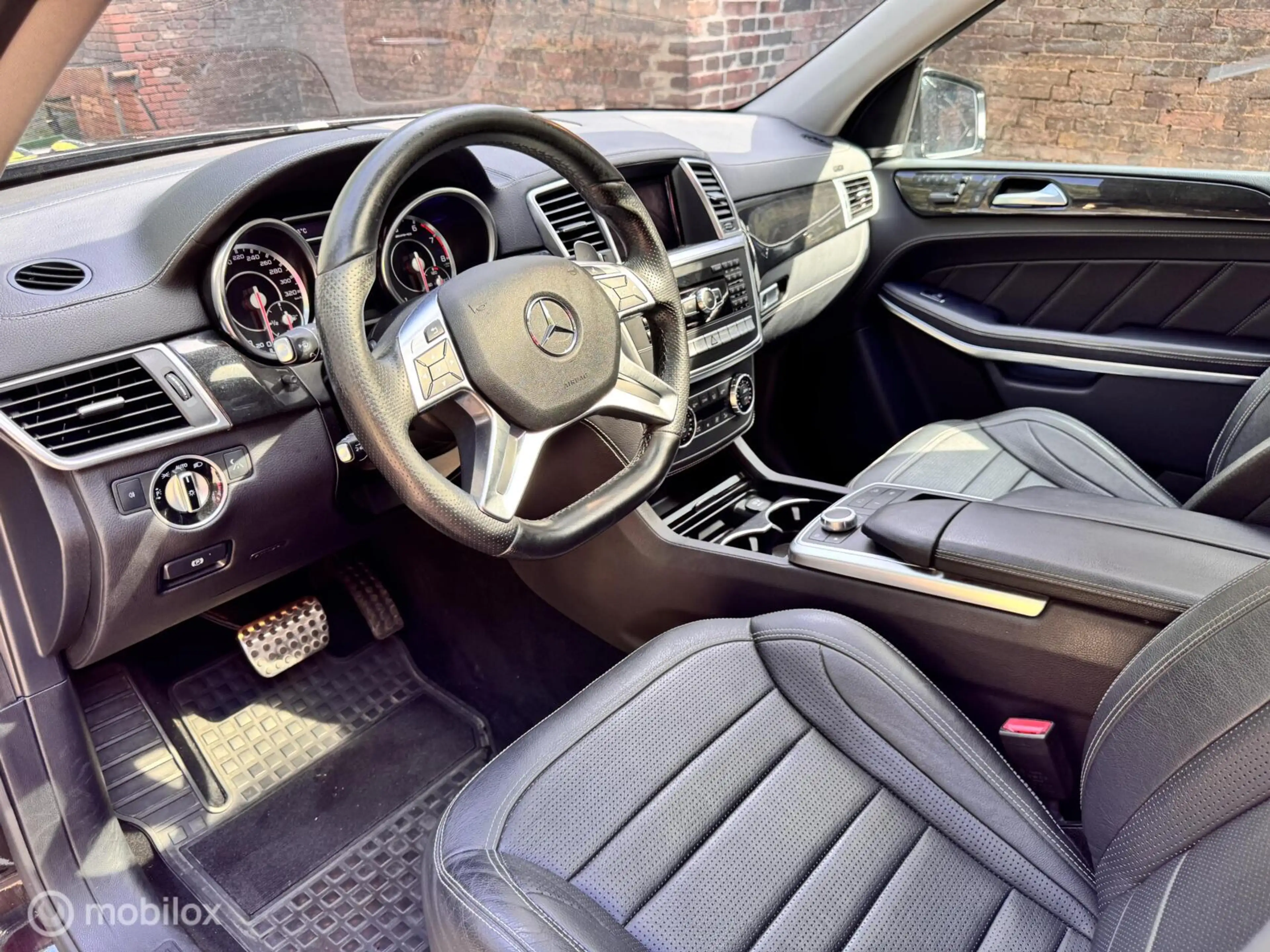 Mercedes-Benz GL 63 AMG — photo 12