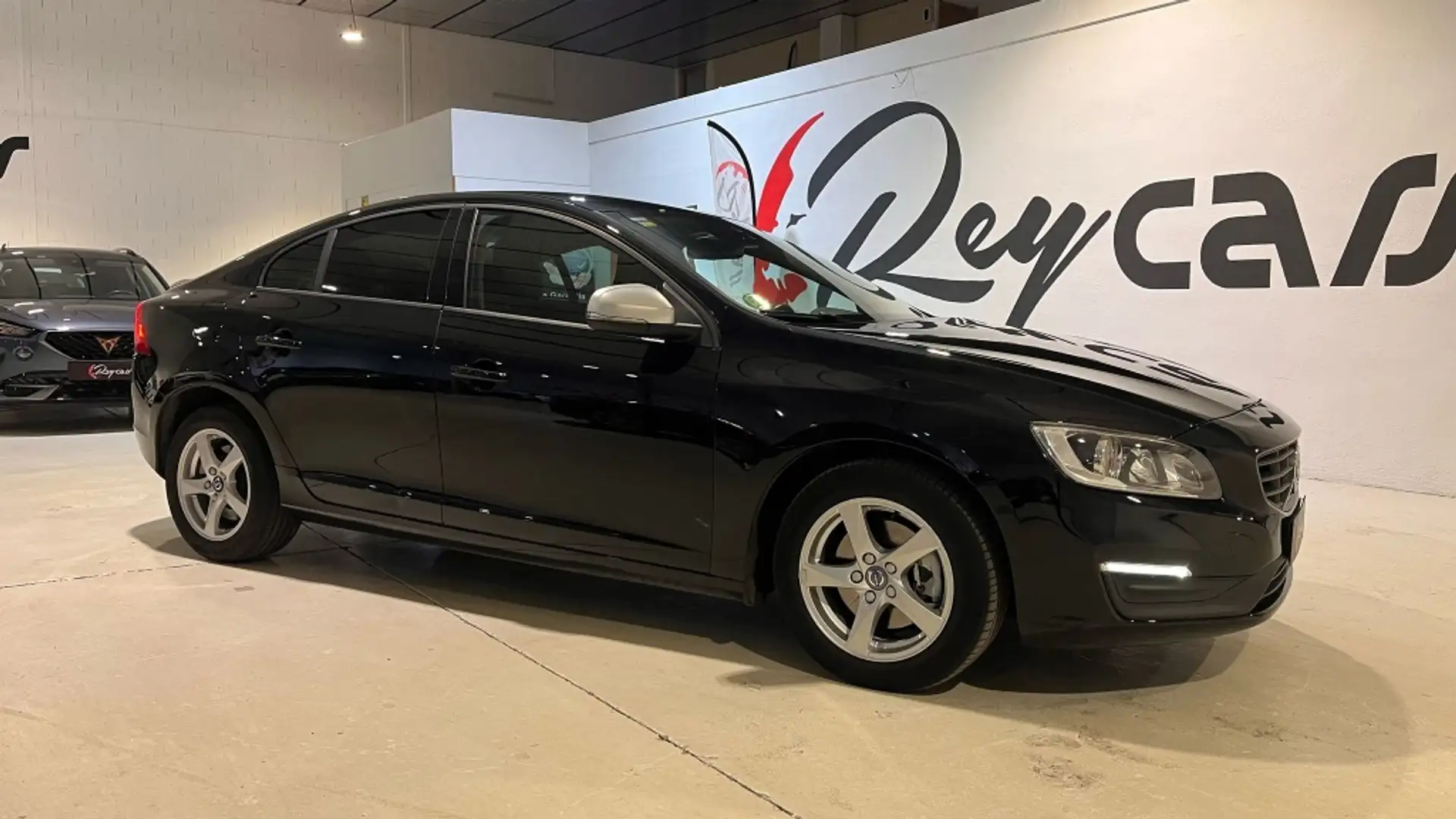 Volvo S60 D3 Momentum 150 Negro - 1