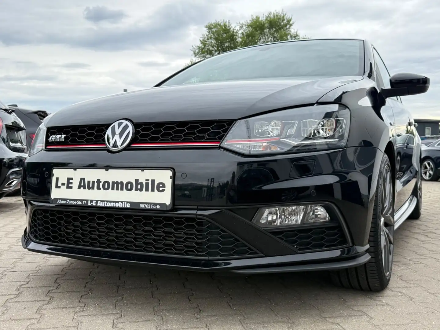 Volkswagen Polo V GTI 1.8 TSI *LED/NAVI/KLIMAAUT/SHZ/PDC... Zwart - 1