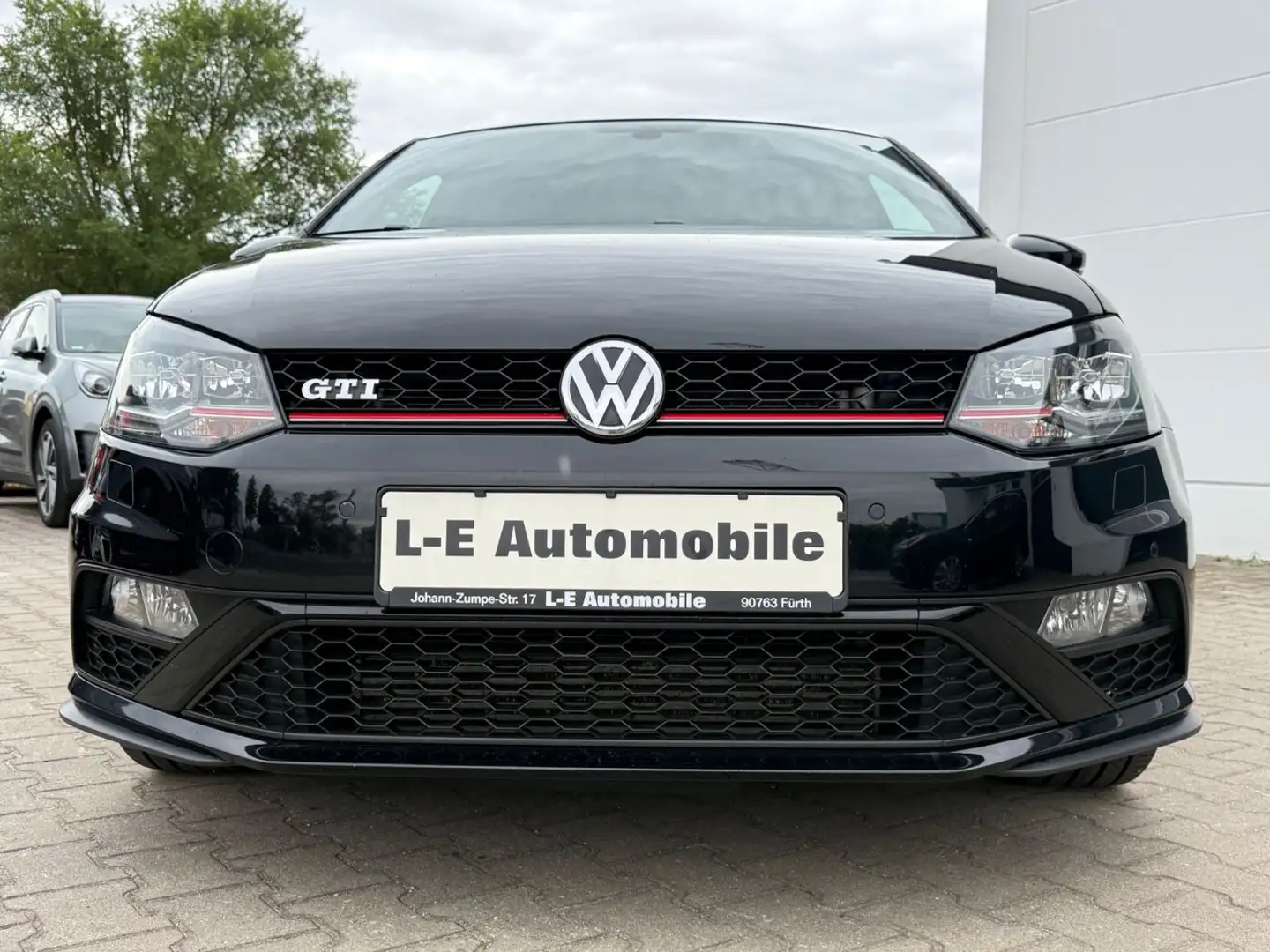 Volkswagen Polo V GTI 1.8 TSI *LED/NAVI/KLIMAAUT/SHZ/PDC... Zwart - 2