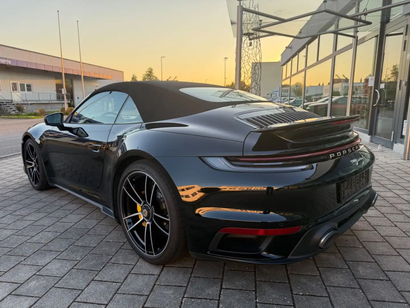 Porsche 992 Turbo S Cabrio Lift Burmester Sitzbelüftung Negro - 2