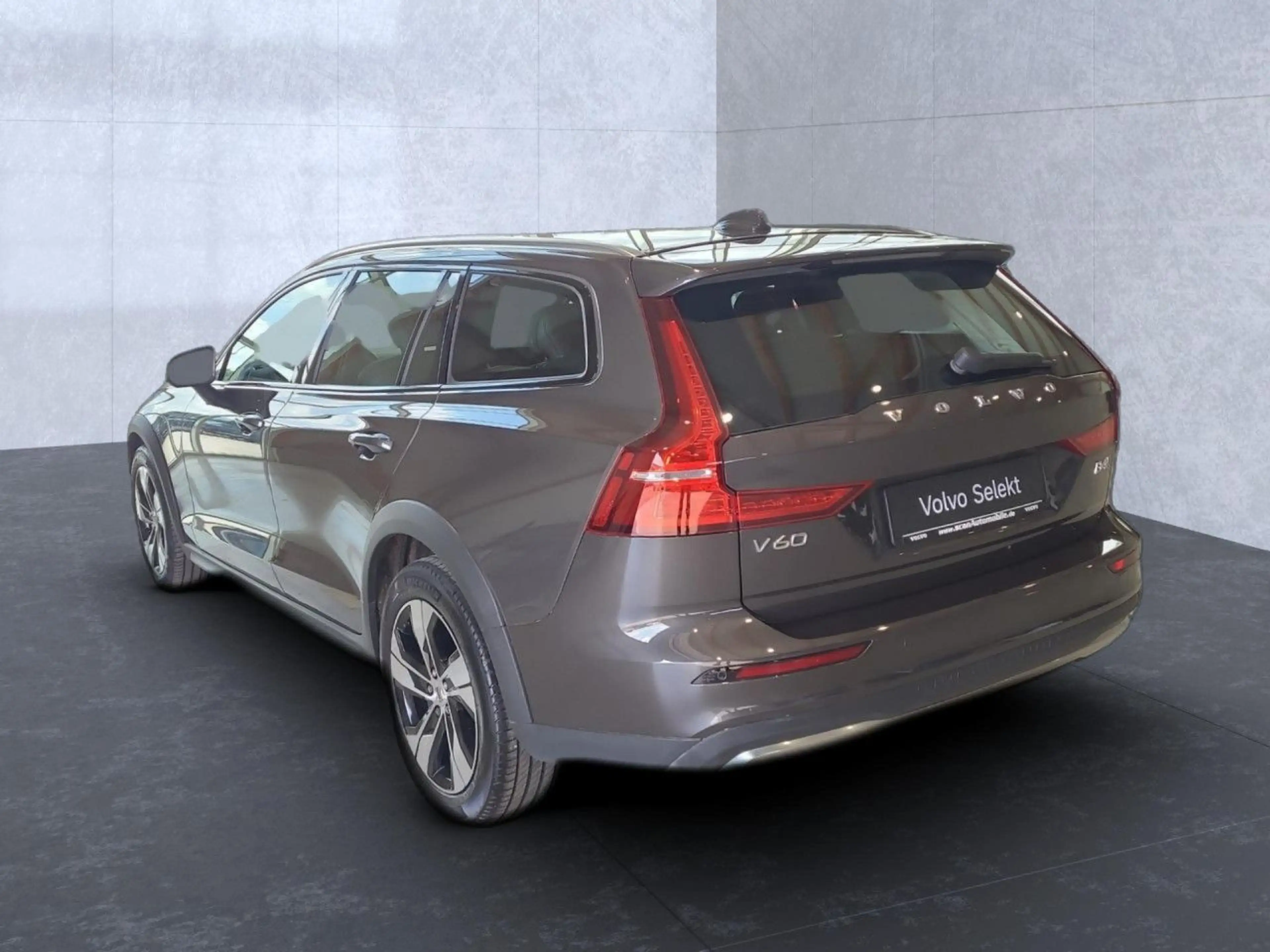 Volvo V60 Cross Country V60 CC Plus AWD Bluetooth Navi LED Vollleder Klima — photo 3