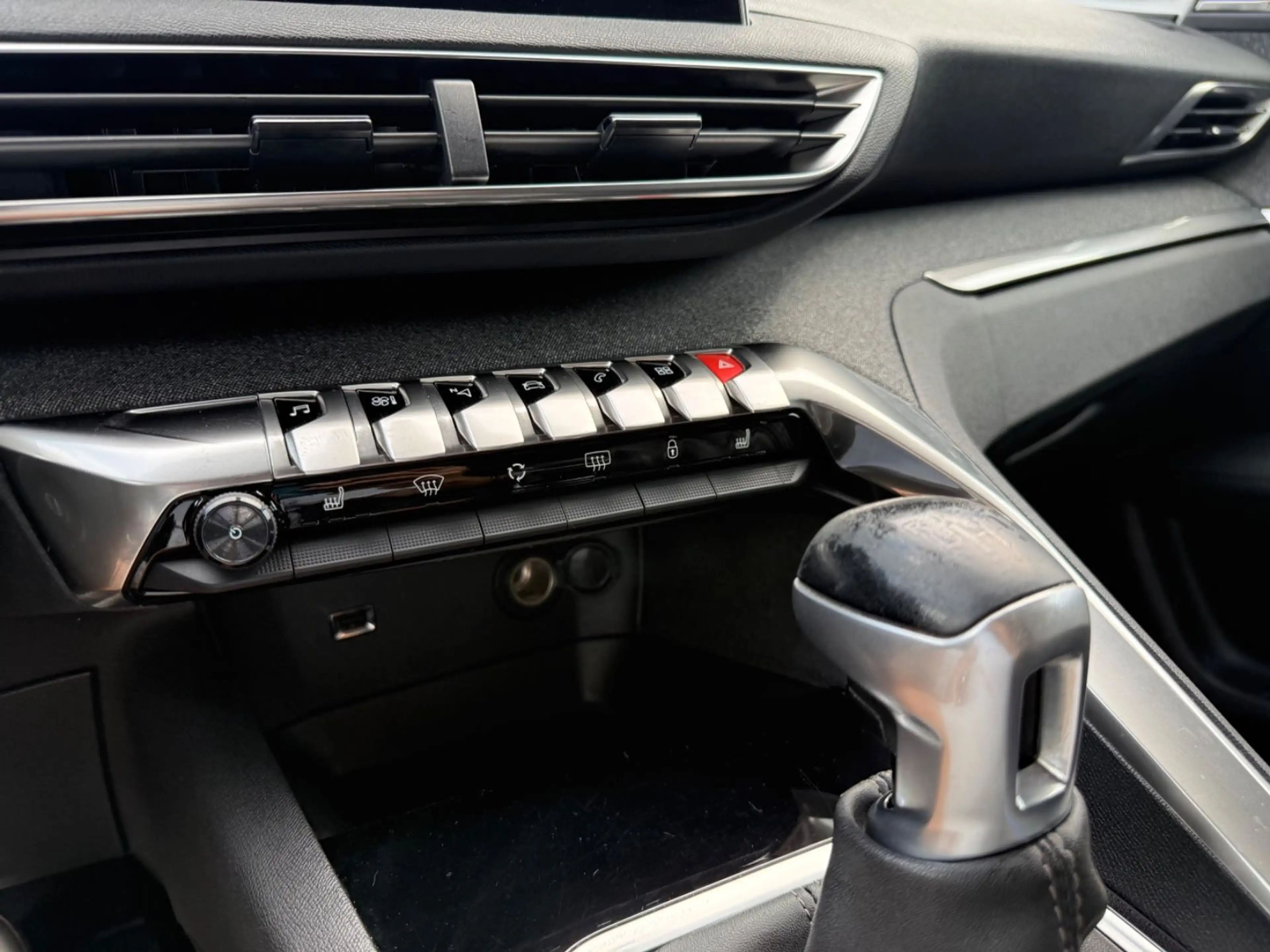 Peugeot 3008 Allure+KAMERA+LEDER+SITZHEIZUNG+BC+MFL+TEMP — photo 14