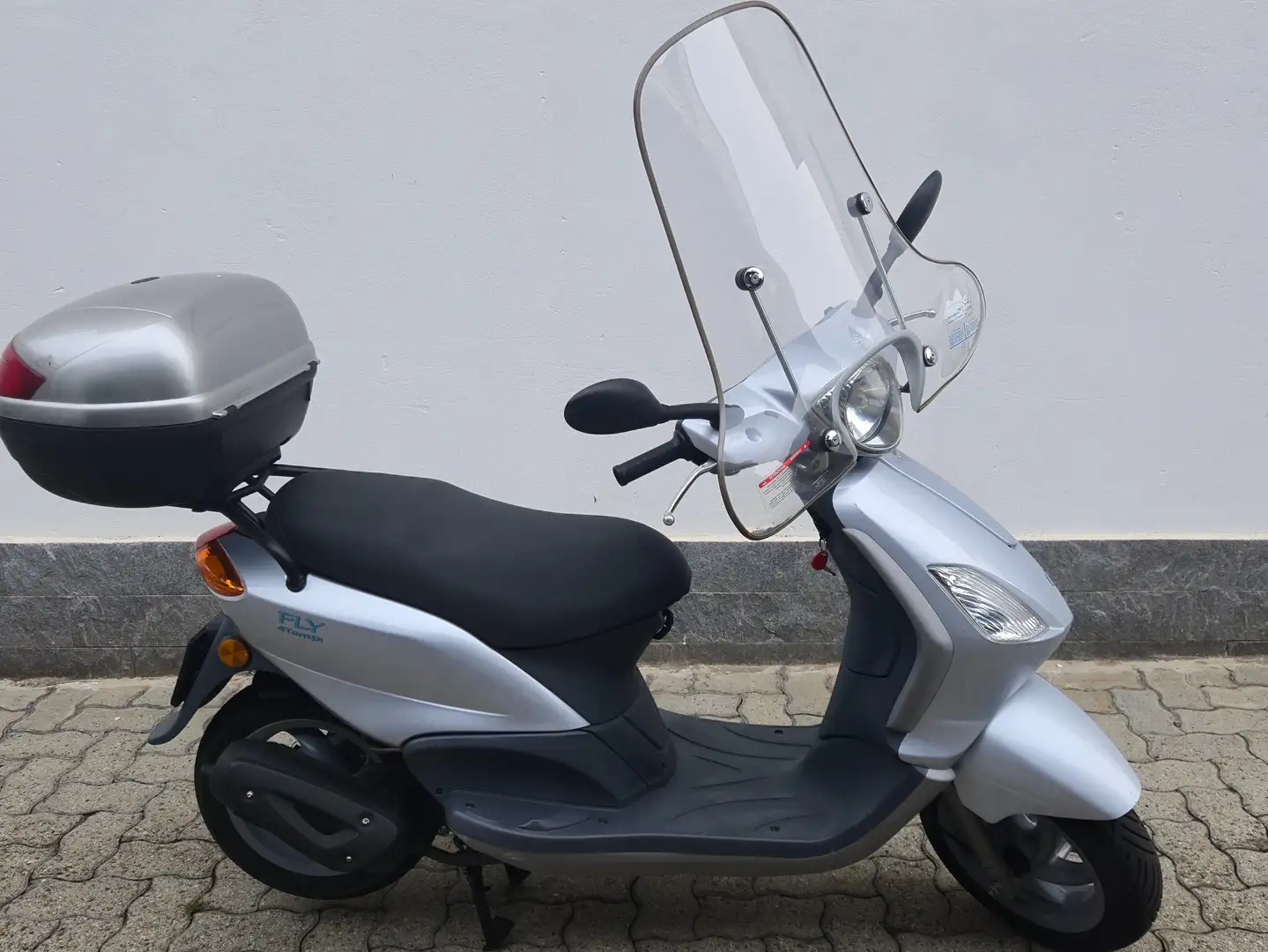 Piaggio Fly 50 4T Grigio - 1