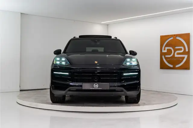 Porsche Cayenne view 8
