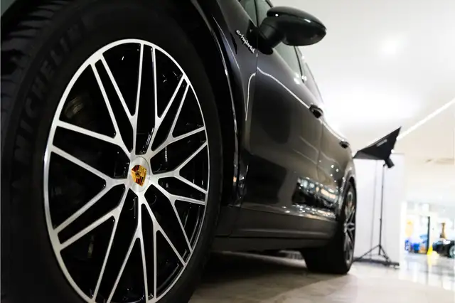 Porsche Cayenne view 12