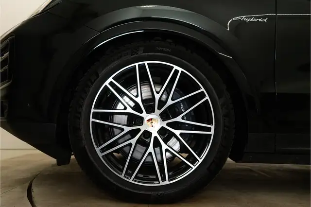 Porsche Cayenne view 13