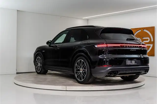 Porsche Cayenne view 3