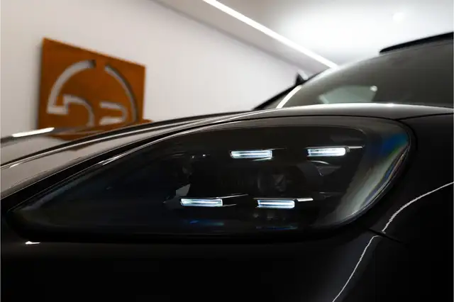 Porsche Cayenne view 11
