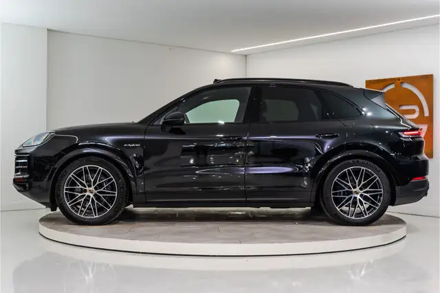 Porsche Cayenne view 2