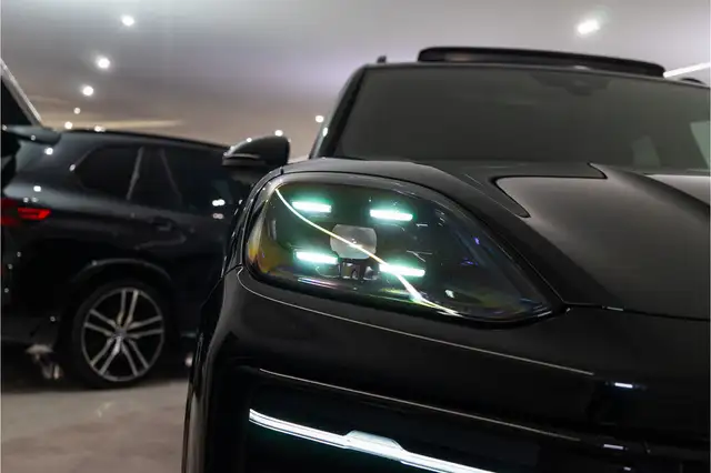 Porsche Cayenne view 9