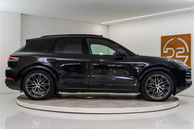 Porsche Cayenne view 6